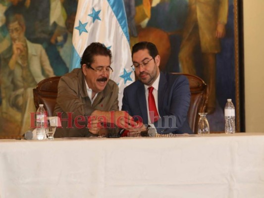 Así estamparon su firma 'Mel” Zelaya y Jorge Cálix para acabar con la crisis legislativa (Foto)