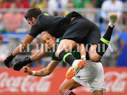 FOTOS: Las más exageradas caídas durante el duelo Brasil contra México; Neymar no es el único actor