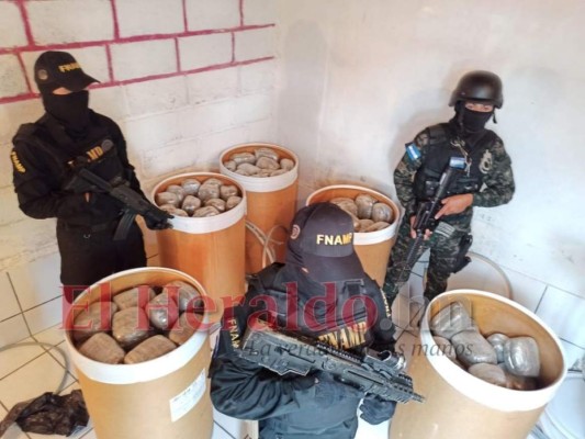 Así fue el millonario decomiso de droga dentro de barriles en El Pedregal