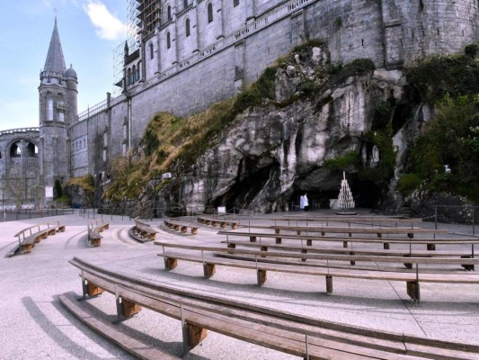 Covid-19 llegó a más de 150 países; el mundo ve rayo de esperanza en China