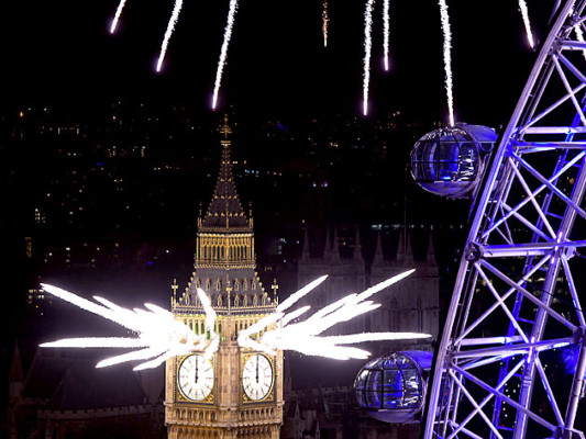 El mundo saluda al 2012 y dice adiós a un difícil año viejo