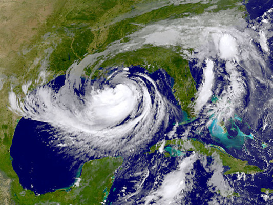 Isaac se convierte en huracán y sigue trayectoria a Nueva Orleans