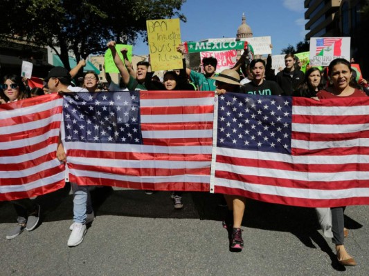 A un año de gobierno, más inmigrantes temen a Trump