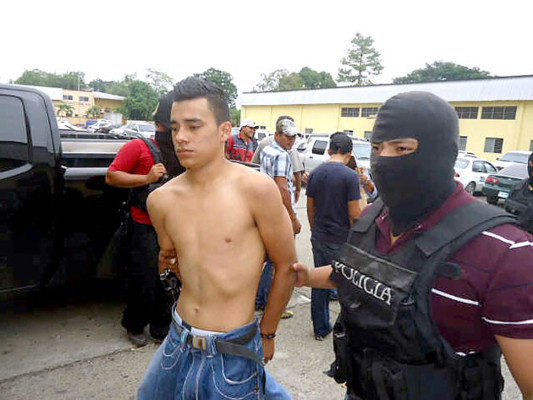 Cae presunto pandillero de la '18' con un fusil