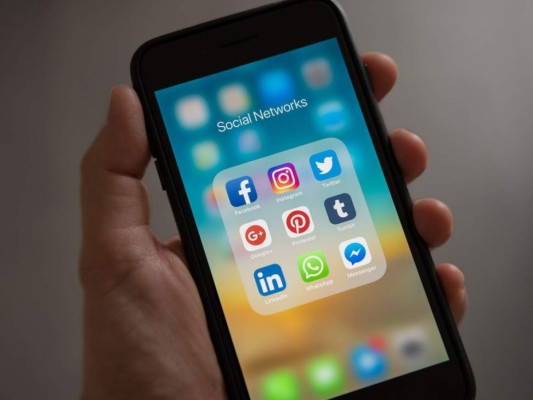 El truco para ocultar conversaciones sin borrarlas en WhatsApp