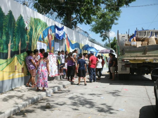 Padres se toman centro escolar en la colonia San Francisco de Comayagüela