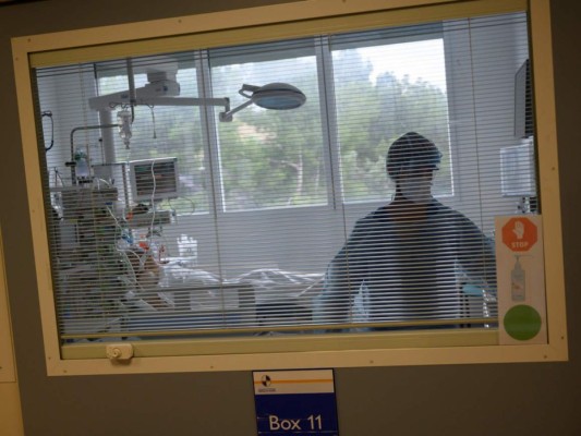 Más de 916,000 muertos por coronavirus en el mundo