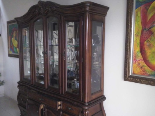 Lujosos muebles delataron a la chilena Ciuffardi