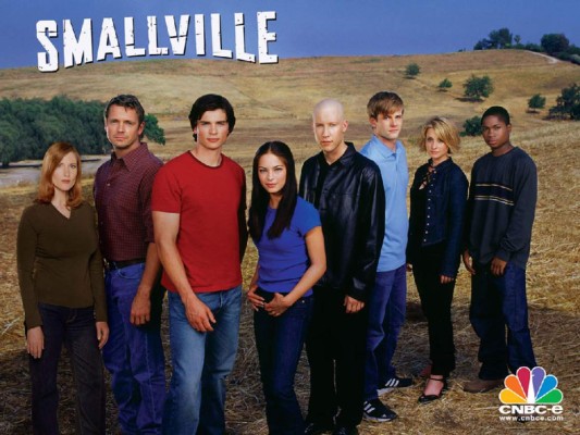 Smallville es una serie de televisión estadounidense desarrollada originalmente por los escritores y productores Alfred Gough y Miles Millar, que se estrenó el 16 de octubre de 2001 y terminó el 13 de mayo de 2011.