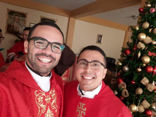 Extrovertido y alegre: Así es el padre que bailó en apoyo a militar despedido