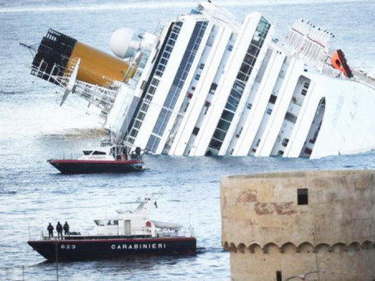 Socorristas italianos reanudan búsquedas en crucero naufragado