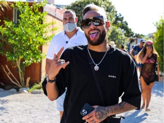 Neymar supera el covid-19 y anuncia su regreso a los entrenamientos del PSG