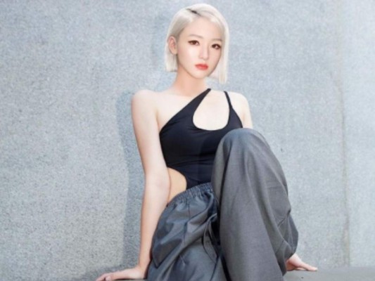 Ella es Ayayi, la bella influencer virtual que parece un humano real en China