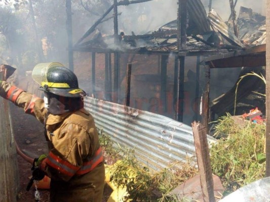Reconstruirán casas devoradas por incendio en la colonia La Era de la capital