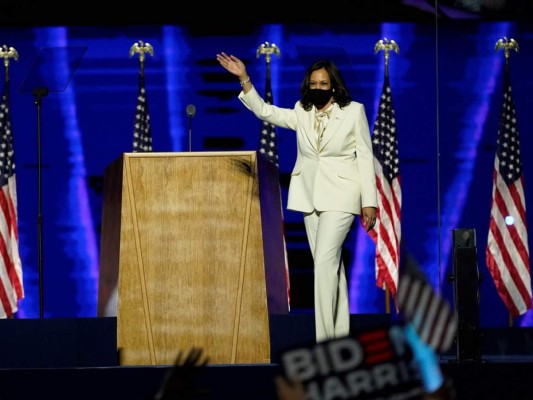 FOTOS: Así fue la puesta en escena de Kamala Harris en su primer discurso