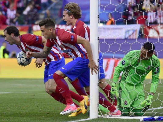 El Atlético de Madrid venció 2-1 al Real Madrid, pero queda fuera de la Champions League