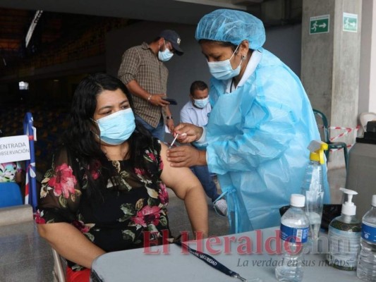 Continúa el desorden y la poca capacidad de vacunación en la capital