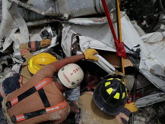 Dos personas muertas tras volcar un camión en Siguatepeque