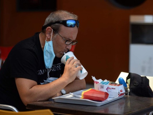 El covid-19 no se transmite a través de la comida, asegura la OMS