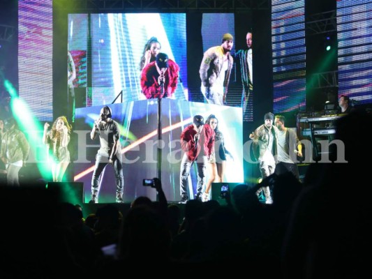 Chino y Nacho dejaron miles de suspiros en Honduras