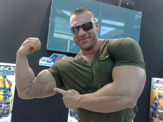 Murió el físicoculturista con el brazo más grande del mundo