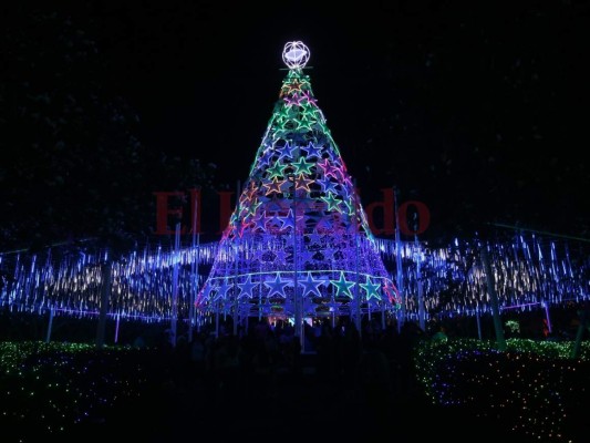Radiante: Así luce la Navidad en la Villa Olímpica de la capital de Honduras