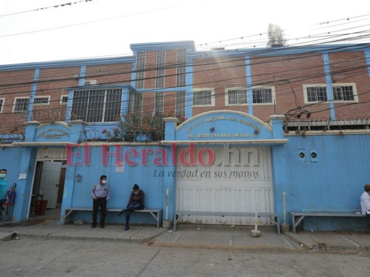 Sin consulta externa: desolados lucen hospitales en plena pandemia (FOTOS)