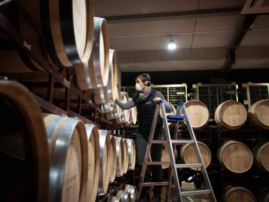 En imágenes: Españoles adaptándose a la realidad tras un mes encerrados