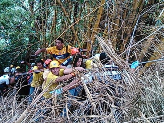 Un muerto y tres heridos al estrellarse helicóptero