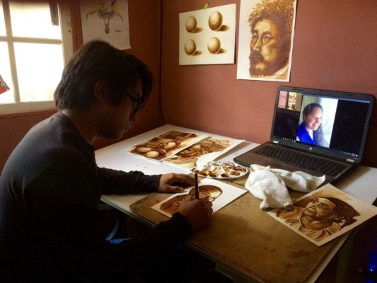 Pedro Pablo Del Cid Portillo, el retratista hondureño que pinta con café