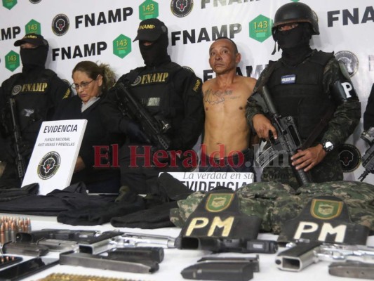 Armas, droga y falsa indumentaria policial hallan a mareros ligados a 'El Porky”