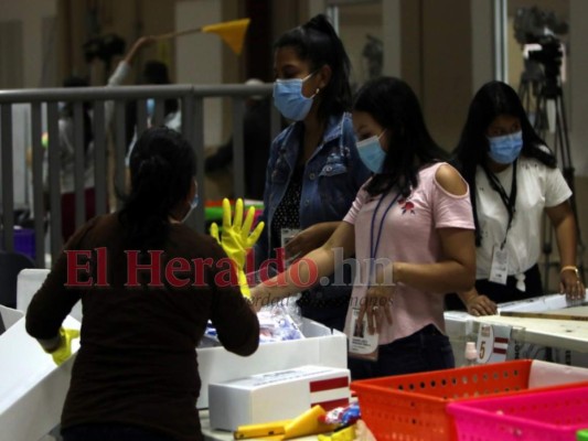 ¿Cuántos votos blancos y nulos llevan los partidos políticos?