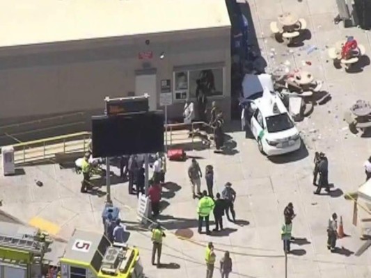 Vehículo atropella a peatones cerca del aeropuerto de Boston