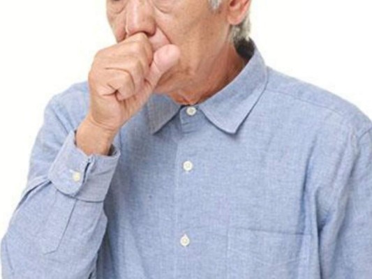Hombre tose tan fuerte que expulsa parte de un pulmón en California