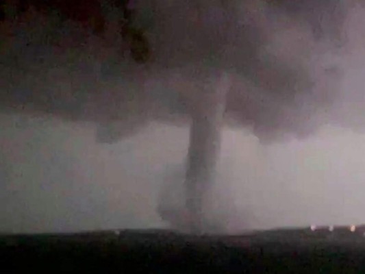 FOTOS: Pánico y destrucción genera potente tornado en Dallas, Texas