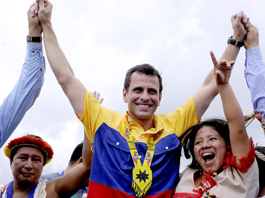 Candidato presidencial opositor señala violación a ley electoral