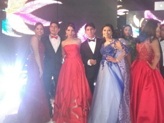 Fotos: Elegancia en la Prom 2017 de la Estancia School