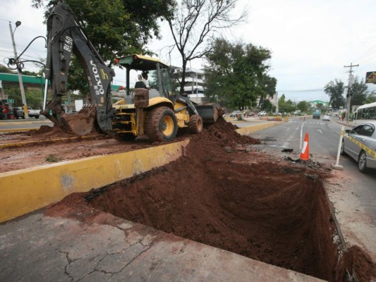 Construyen pilastras para puente elevado en Loma Linda
