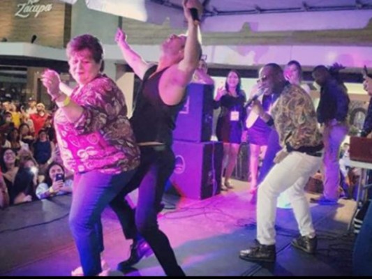 Gregorio Pernia, 'El Titi' de Sin senos sí hay paraíso, baila punta en La Ceiba