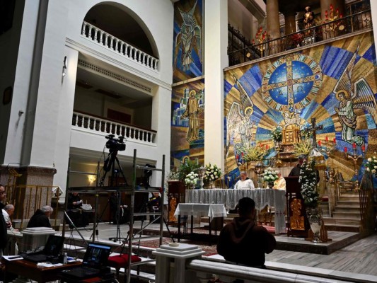 Con misas virtuales, así celebró la feligresía católica el Jueves Santo