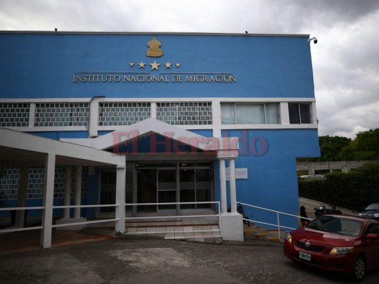 Irresponsable adquisición de libretas para pasaportes por el Instituto Nacional de Inmigración