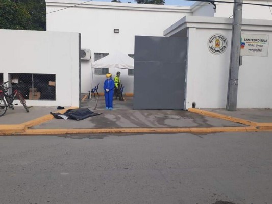 Hombre sospechoso de covid-19 se desplomó y murió en plena calle en San Pedro Sula