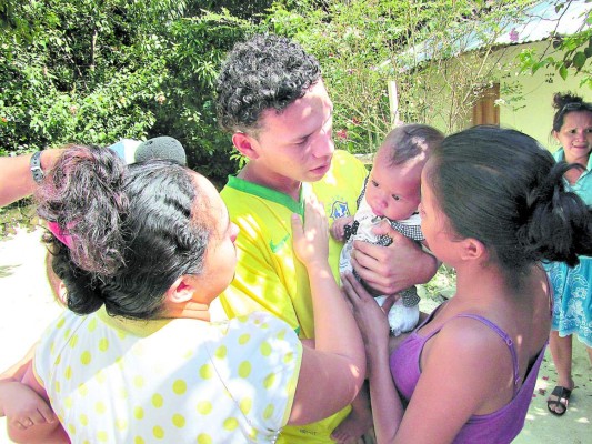 Conmovedor y emotivo regreso de Bayron Maradiaga a su casa