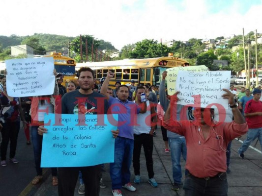 Policía desaloja a pobladores que mantenían tomada la carretera al sur