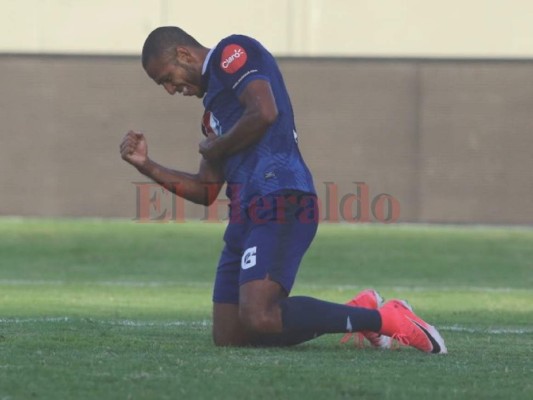 Eddie Herández cumple un mes en llamas