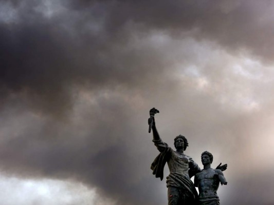 Beirut vive otra vez una pesadilla: estalla un depósito en el puerto (FOTOS)