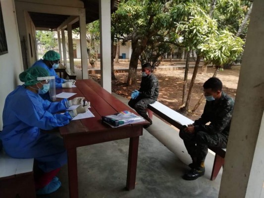 Aíslan a 35 policías por haber estado en contacto con paciente de coronavirus