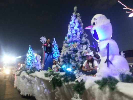 Hermoso desfile de carrosas en la capital hondureña