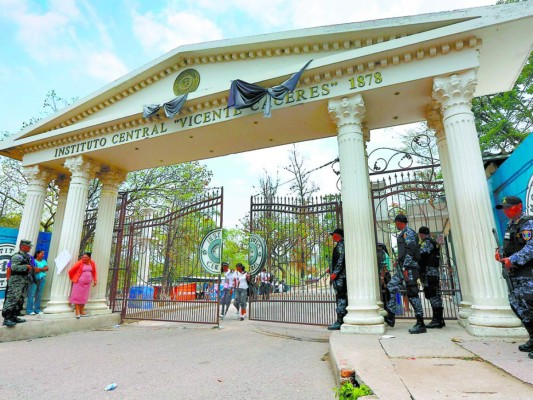 Padres responsabilizan a director departamental por amenazas en colegios