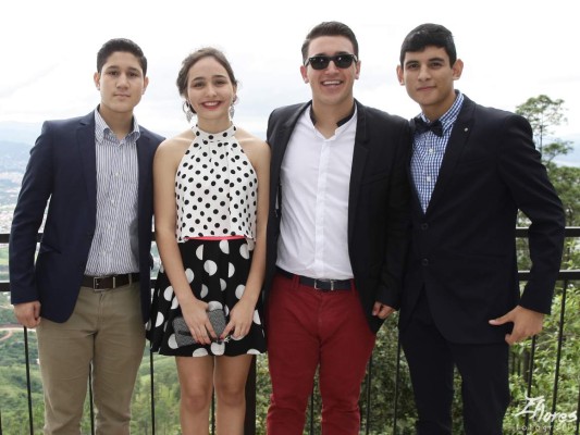 Elegante encuentro juvenil de La Estancia School&nbsp;